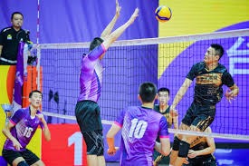 深圳男篮聘请澳大利亚教练凯利任2025-2026赛季主教练，阵容以本土核心为主，阵容实力强劲。