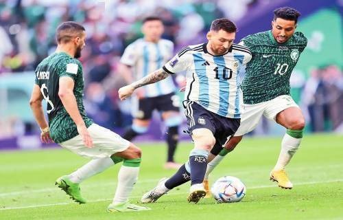 2018 赛季：红袜队穆奇·贝兹夺得 MVP 后，贝兹表示更喜欢打保龄球